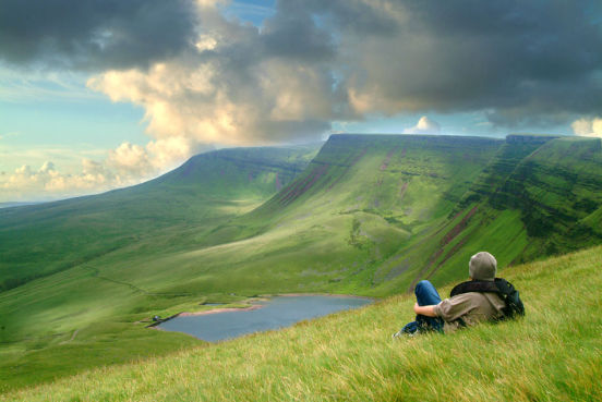 Walk to Llyn y Fan mountain lake